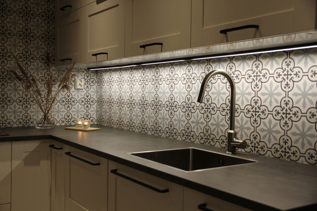 Under cabinet lighting