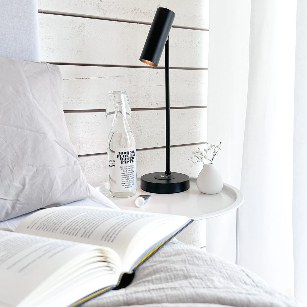 TABELA bordlampe med trådløs lader og USB