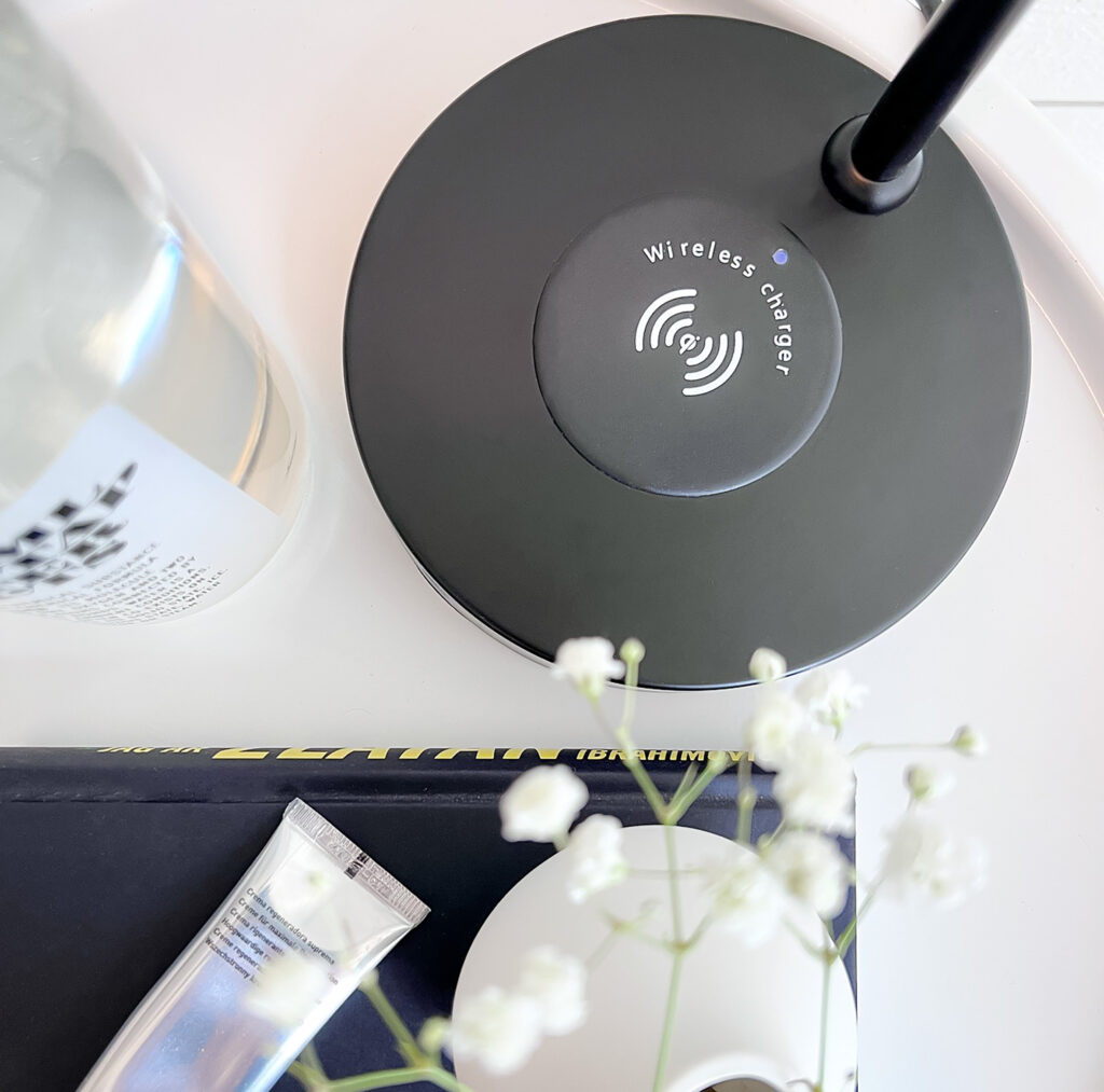 TABELA bordlampe med trådløs lader og USB